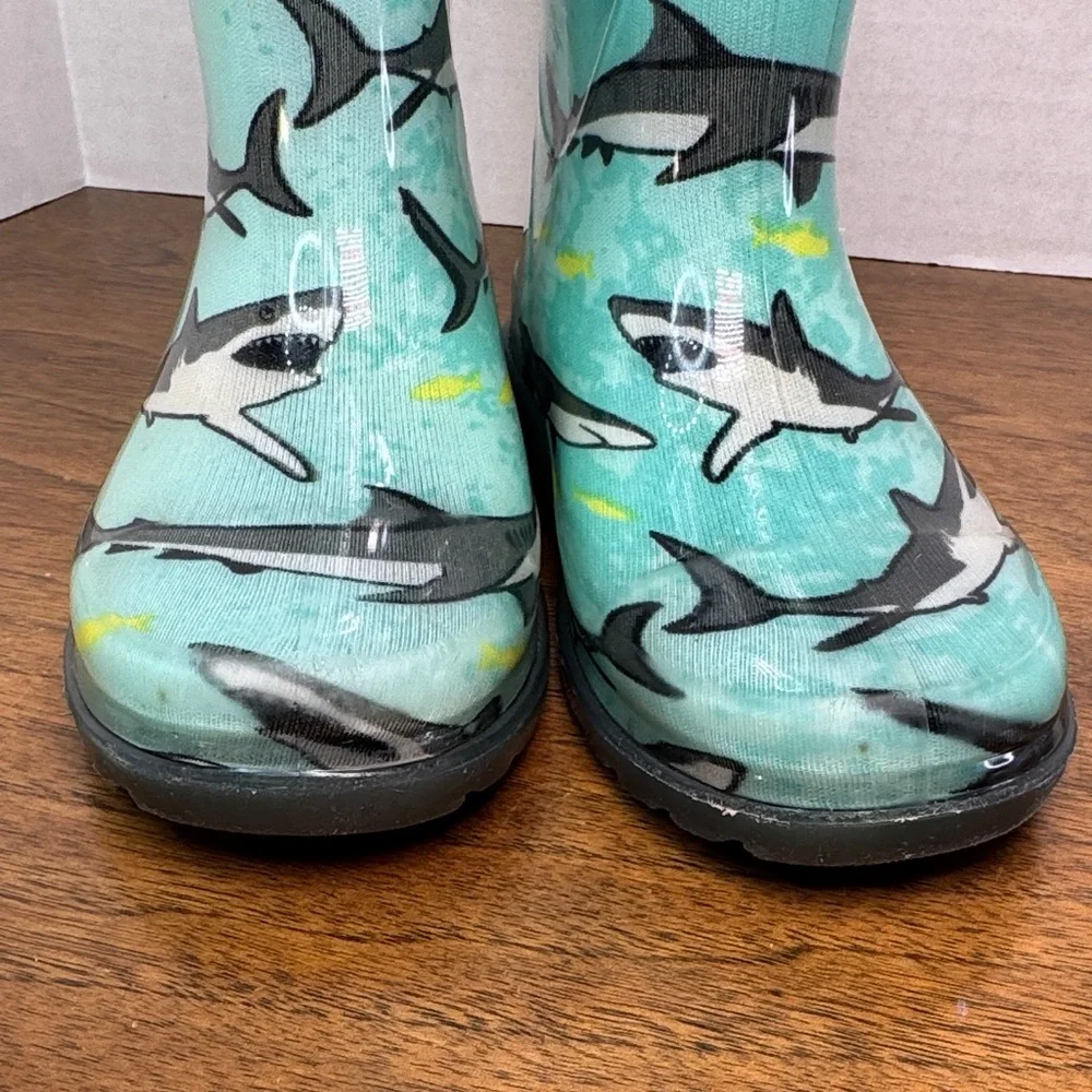 EUC Western Chief Light-up Kids Toddlers Chiller Shark Pull-on Rain Boots, sz 7